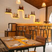Photo de l'intérieur du restaurant le Kozi bistro à Fianarantsoa, Madagasacar