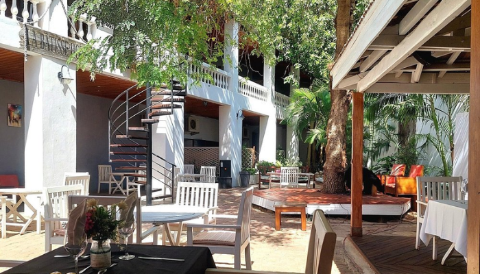 Photo de la terrasse du café l'Oasis Café, Tuléar, Madagascar
