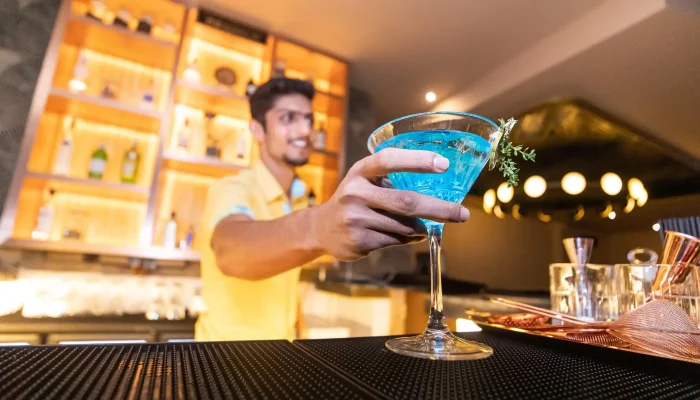 bartender-7118987_1920 (1)